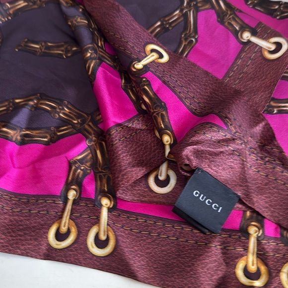 GUCCI SILK BANDANNA SCARF 🧣 MADE IN ITALY TRIANGULAR WITH HORSBIT BUCKLE - Picture 11 of 16